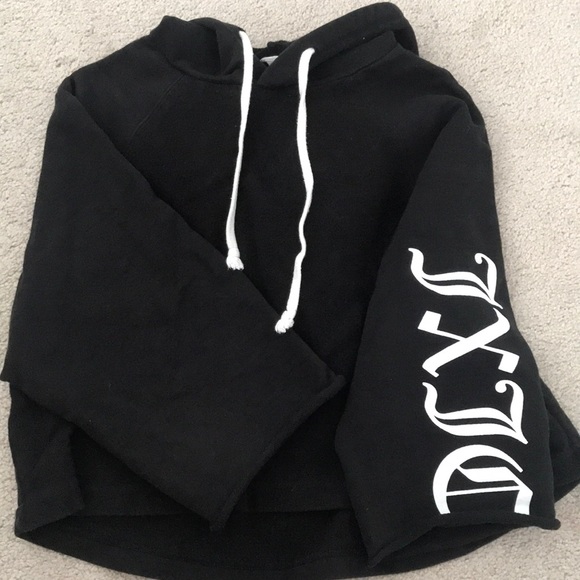 Black loose crop top from Urban Outfitters - Picture 3 of 3